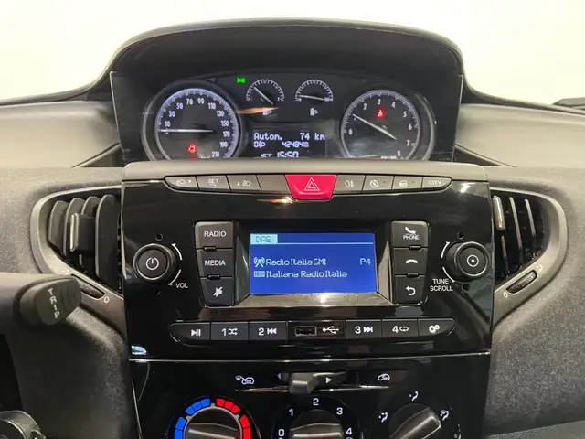Lancia Ypsilon view 10
