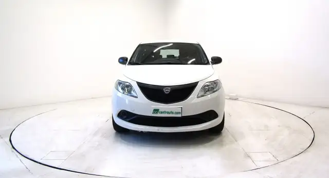 Lancia Ypsilon view 2