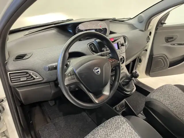 Lancia Ypsilon view 15