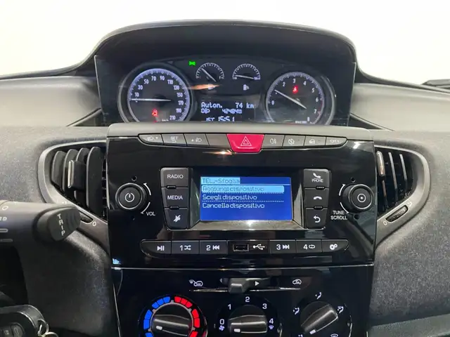 Lancia Ypsilon view 9