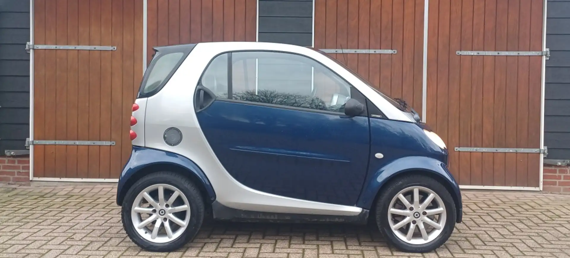 smart forTwo coupé 0.7 grandstyle, Nette auto, Bluetooth, Nieuw Blauw - 2