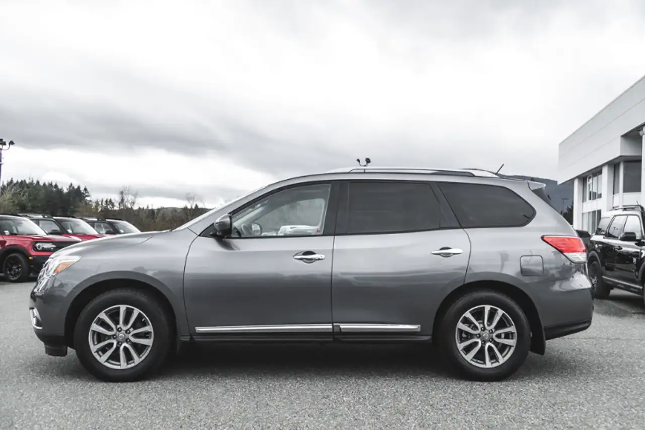 Nissan Pathfinder снимка Nissan Pathfinder