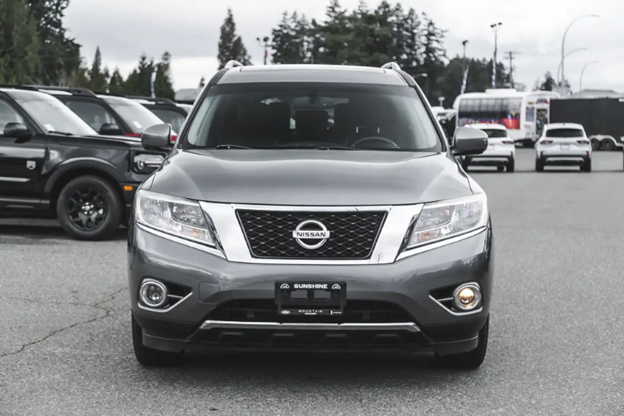 Nissan Pathfinder снимка Nissan Pathfinder