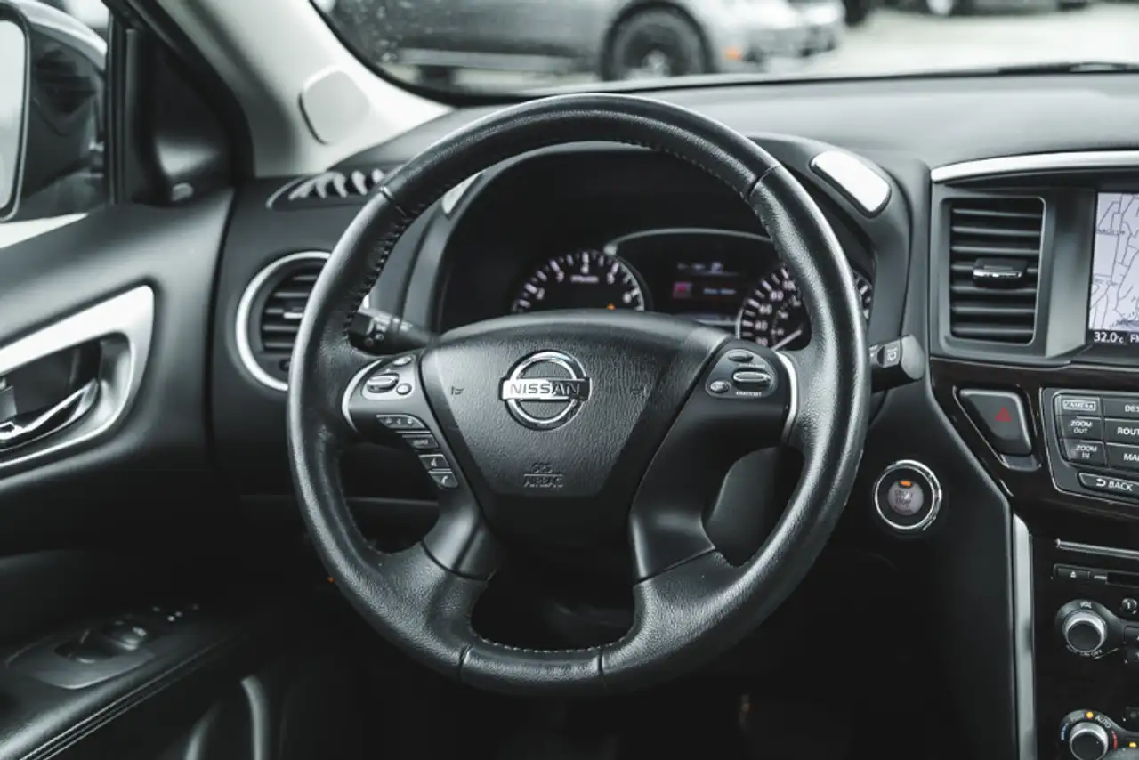 Nissan Pathfinder снимка Nissan Pathfinder