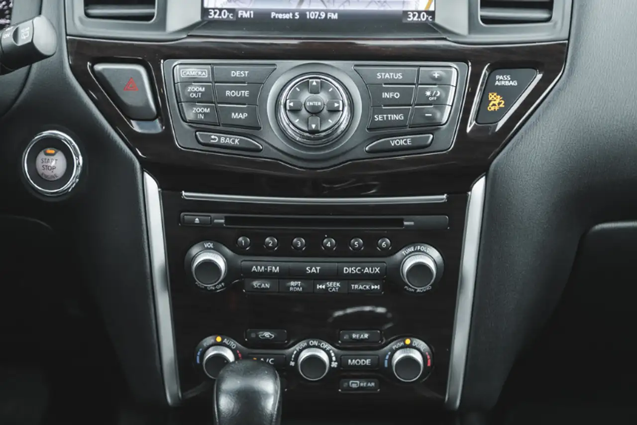 Nissan Pathfinder снимка Nissan Pathfinder