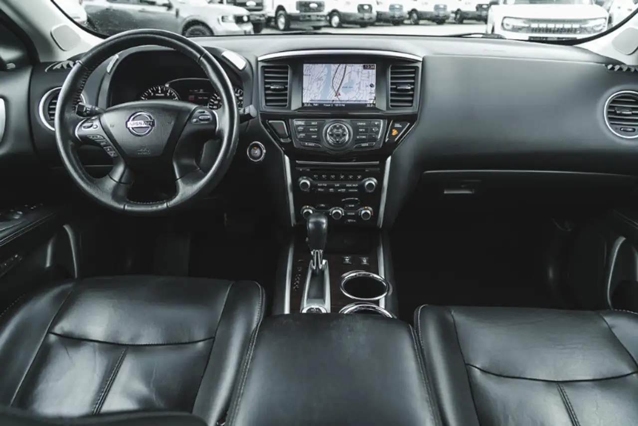 Nissan Pathfinder снимка Nissan Pathfinder