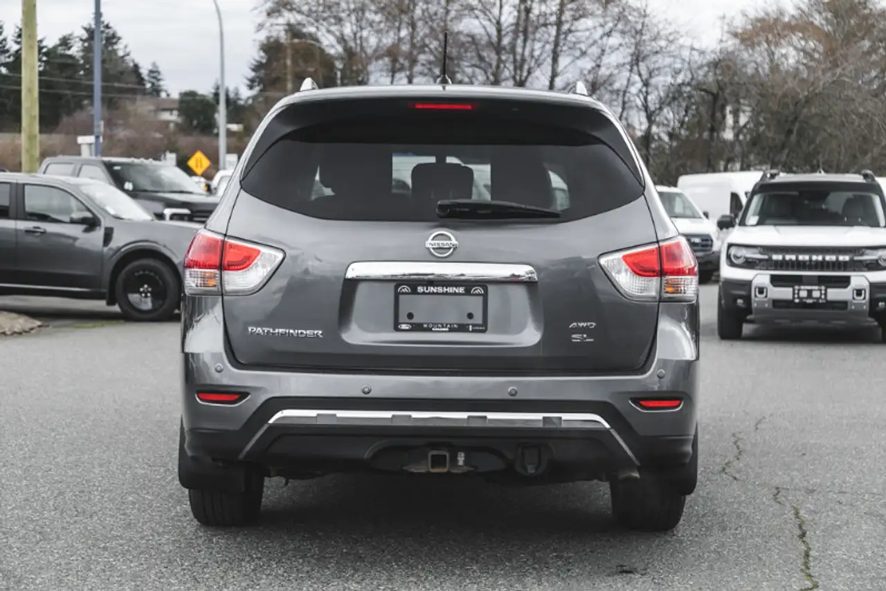 Nissan Pathfinder снимка Nissan Pathfinder