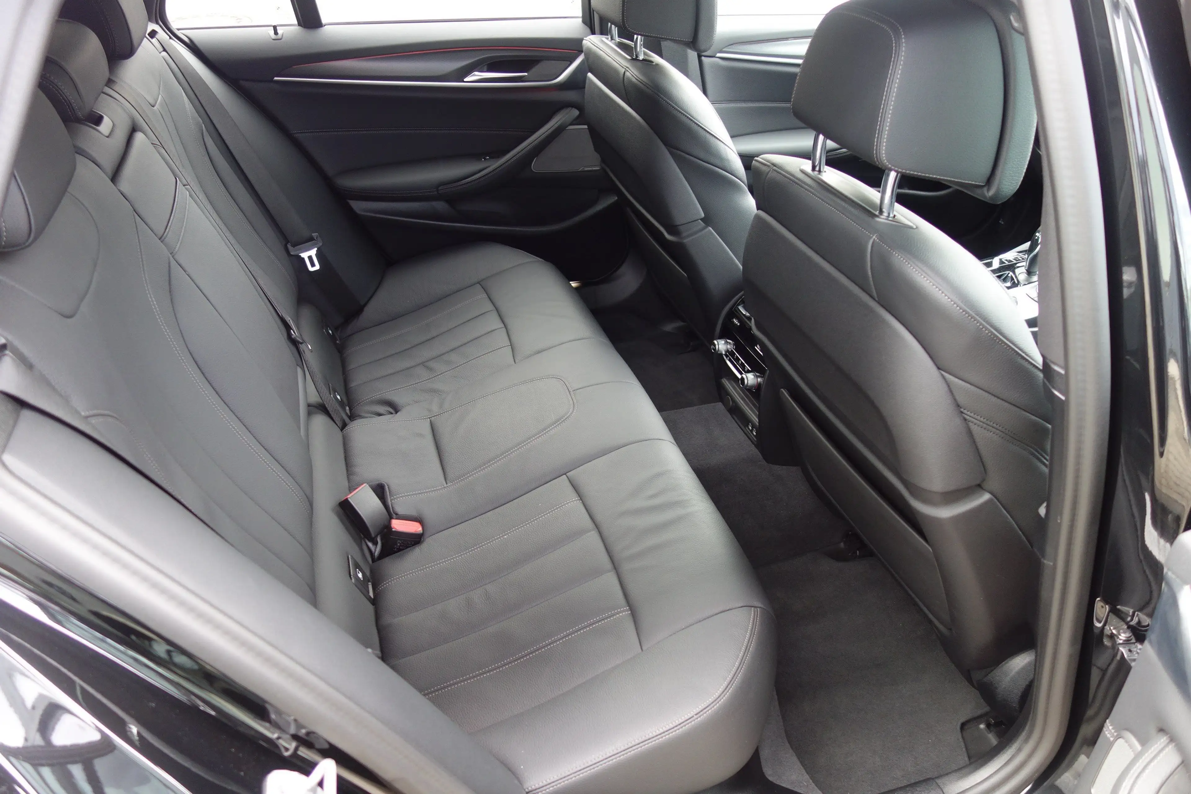 BMW 540 d xDrive Touring M Sportpaket Head-Up DAB — photo 8