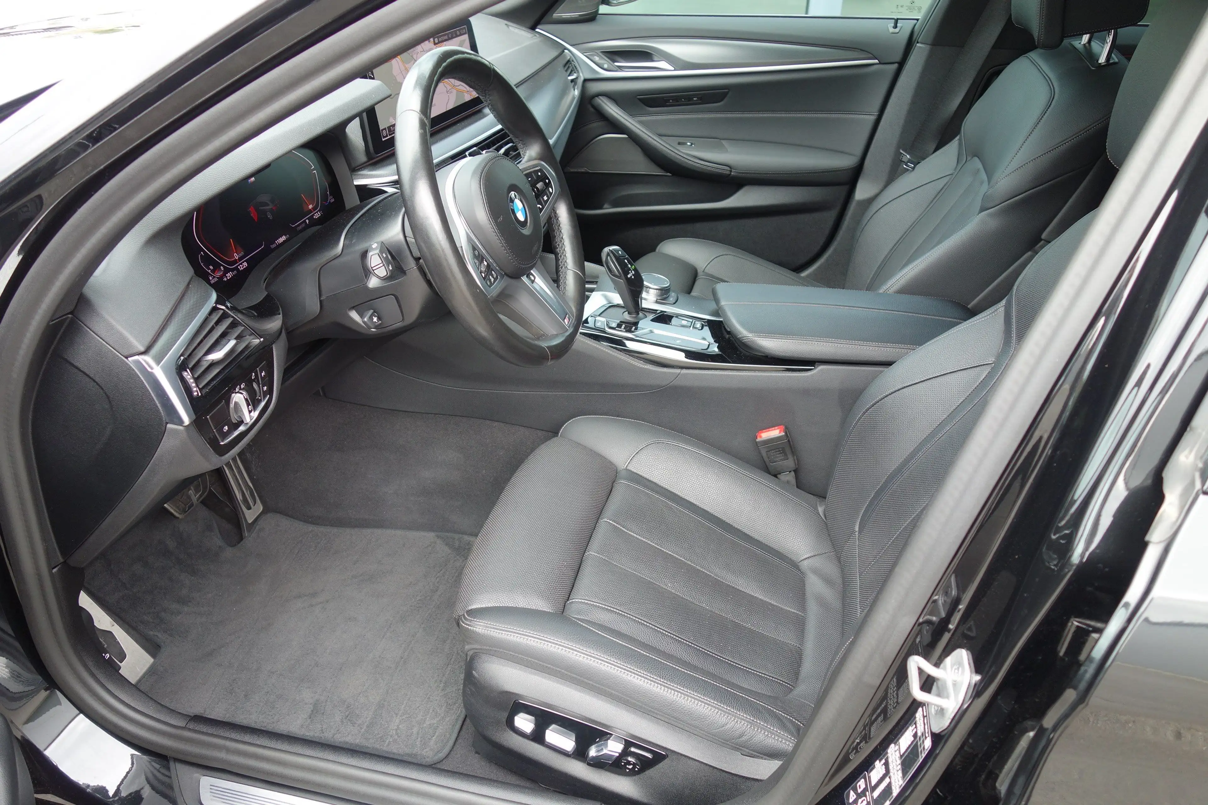 BMW 540 d xDrive Touring M Sportpaket Head-Up DAB — photo 6