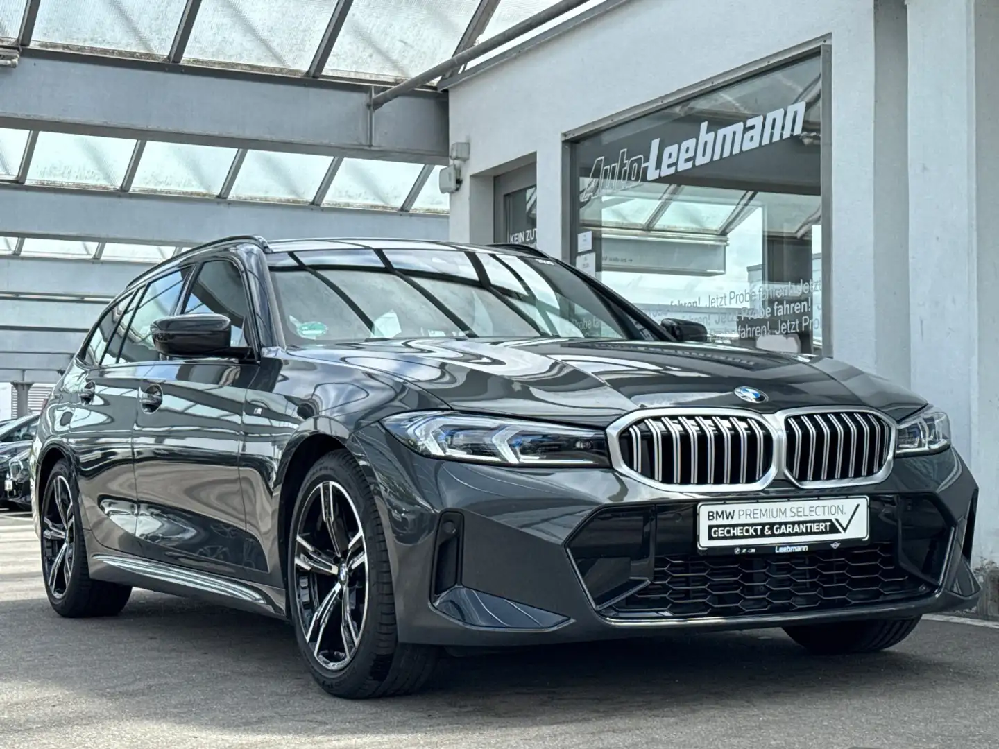 BMW 320 i Tour. M-Sport AHK/HUD GARANTIE bis 05/2029 Grau - 2