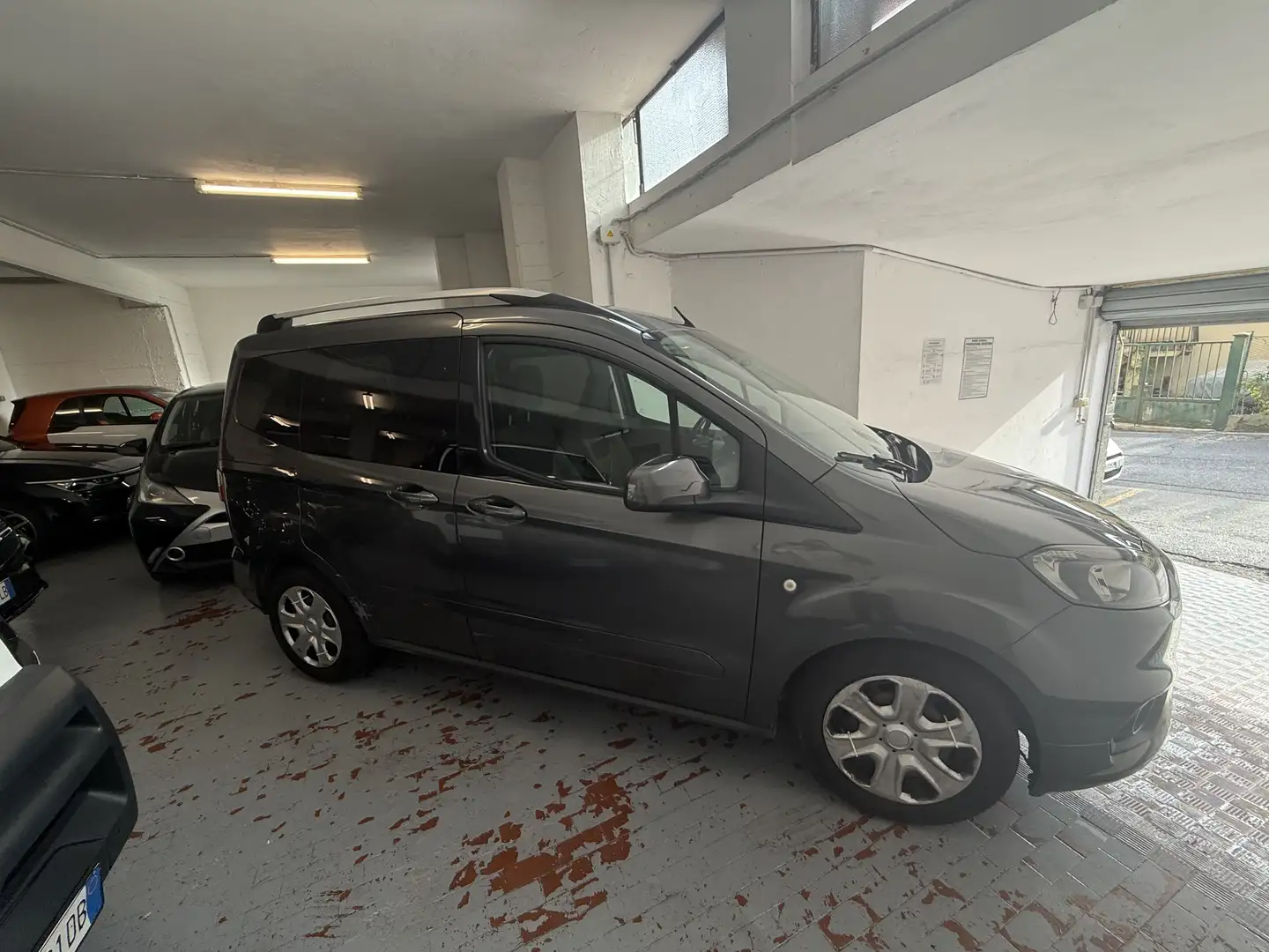 Ford Tourneo Courier Grigio - 2