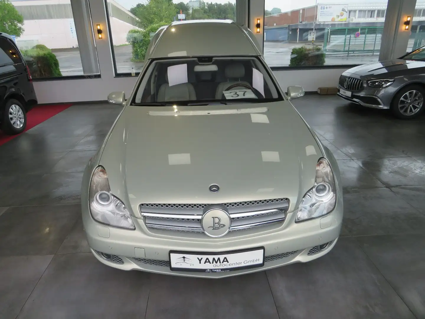 Mercedes-Benz E 280 CLS BINZ Bestattungswagen / Leichenwagen Gold - 2
