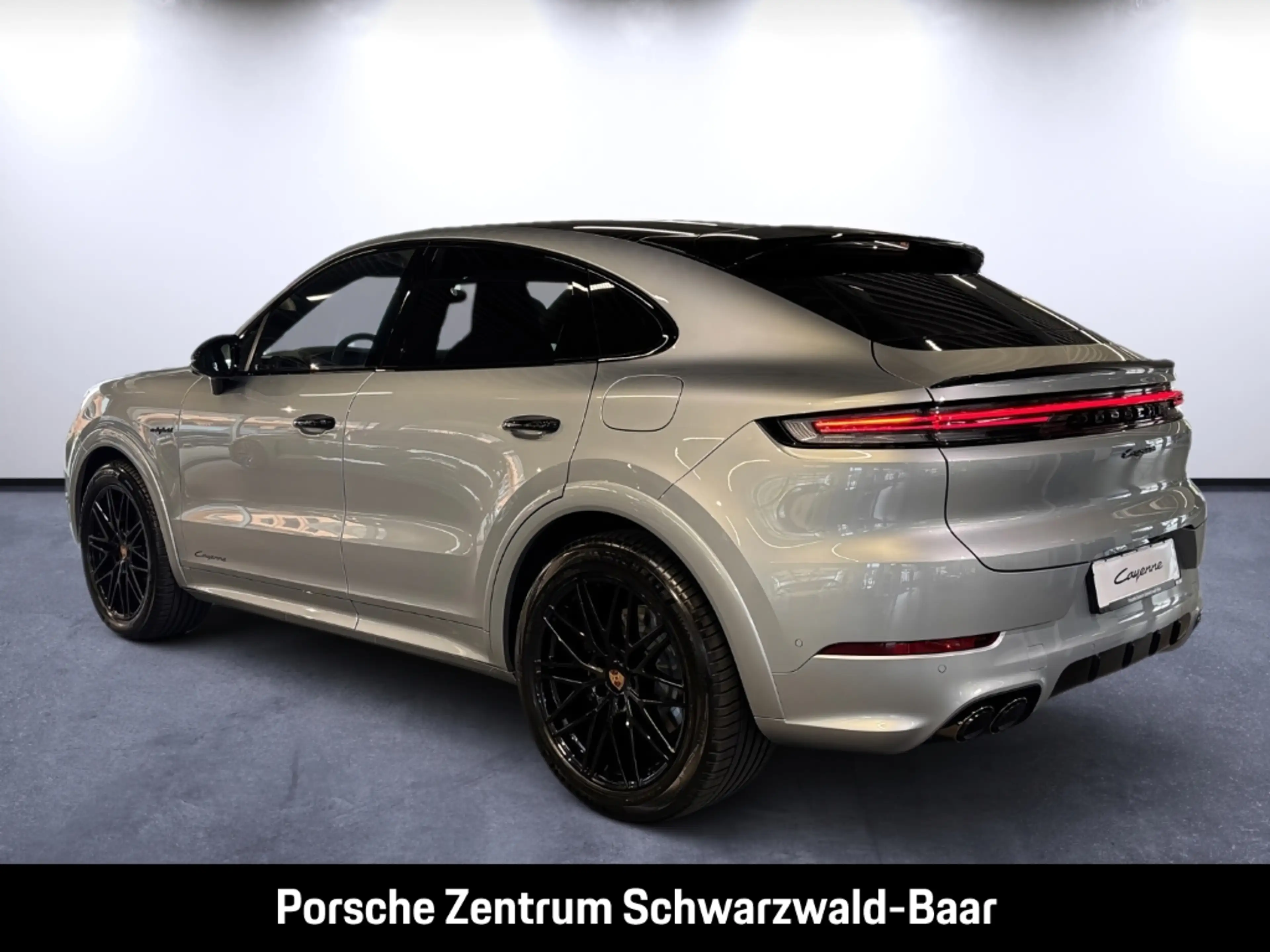 Porsche Cayenne E-Hybrid Coupe Black Edition — photo 3