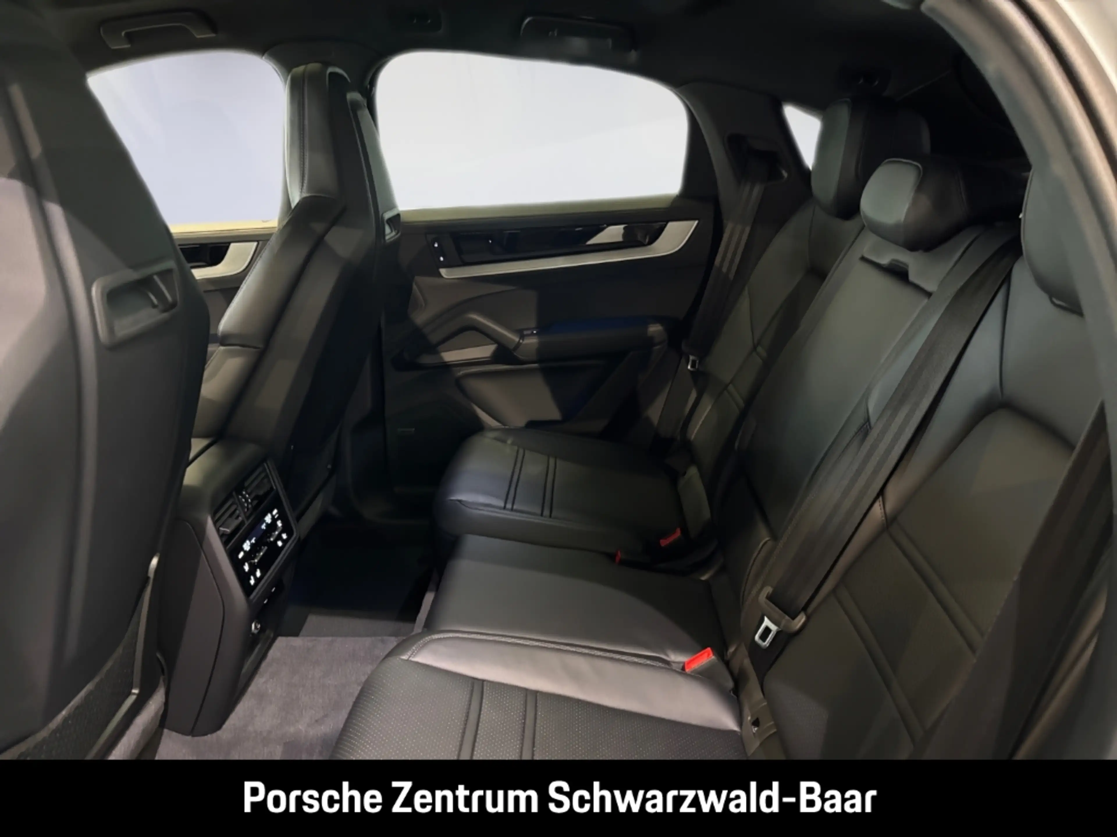 Porsche Cayenne E-Hybrid Coupe Black Edition — photo 15