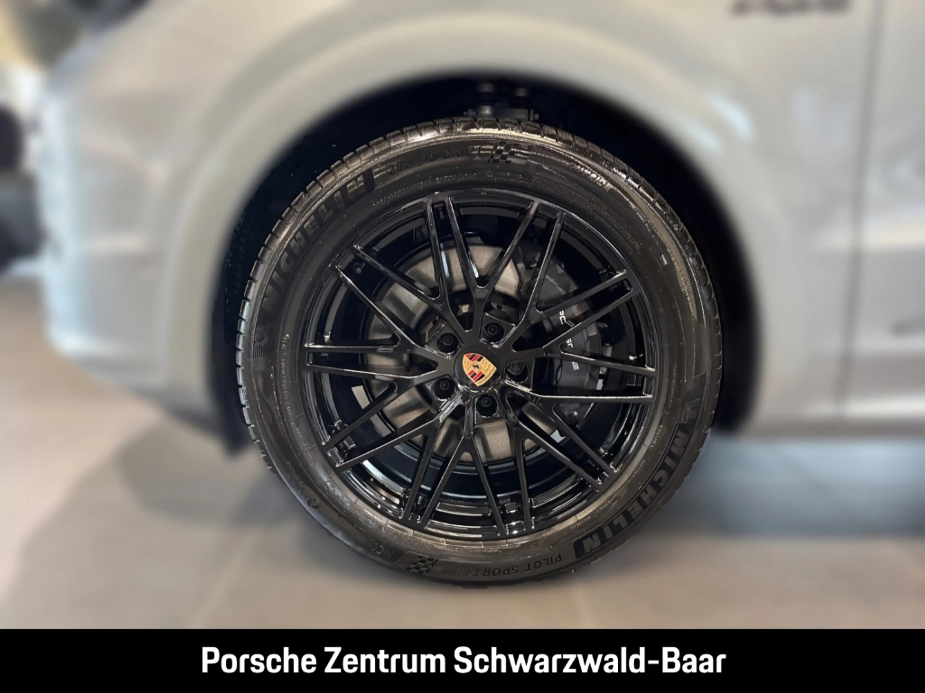 Porsche Cayenne E-Hybrid Coupe Black Edition — photo 10