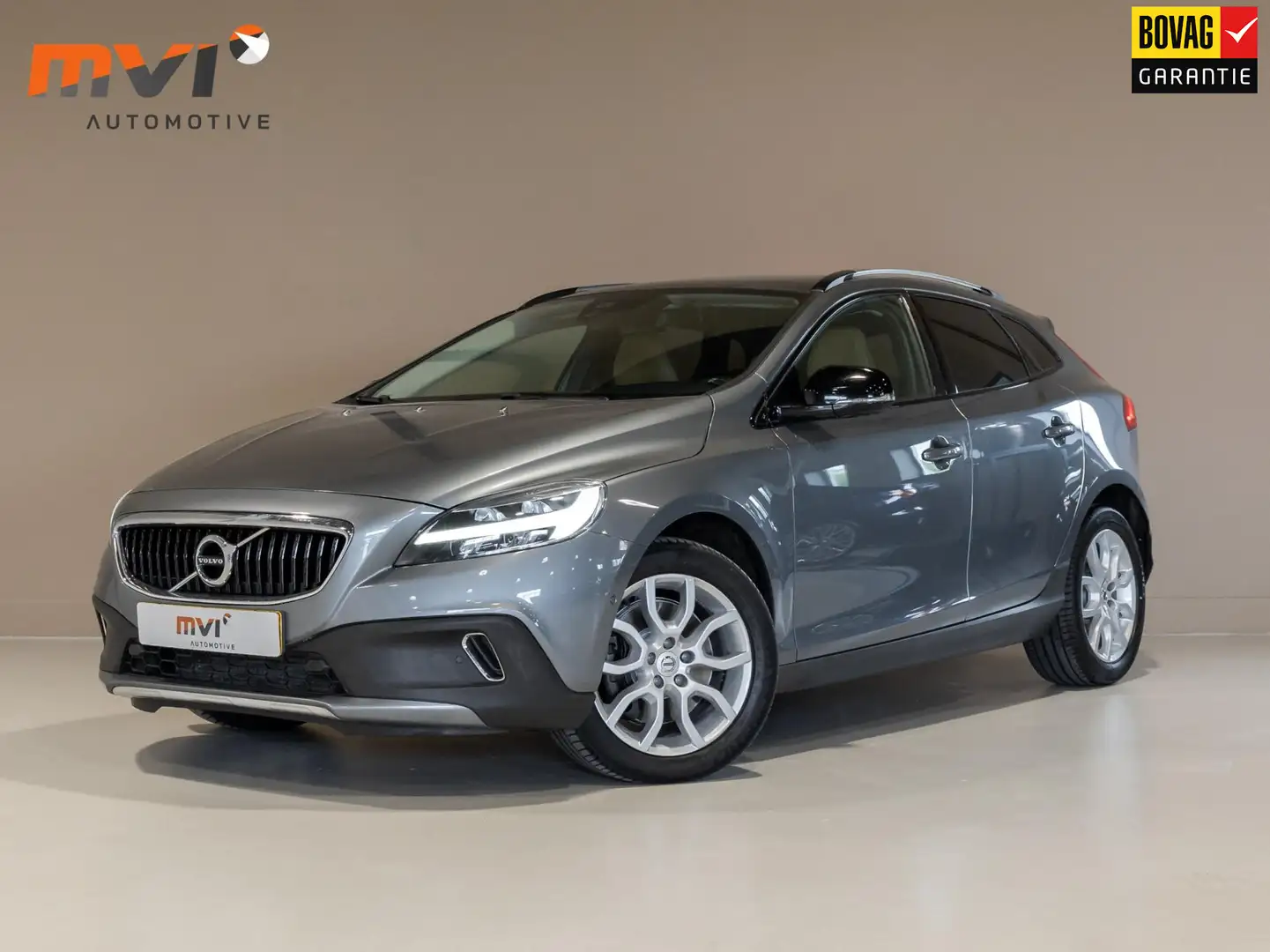 Volvo V40 Cross Country 1.5 T3 Polar+ Luxury / 152pk / Panorama dak / Lede Grau - 1
