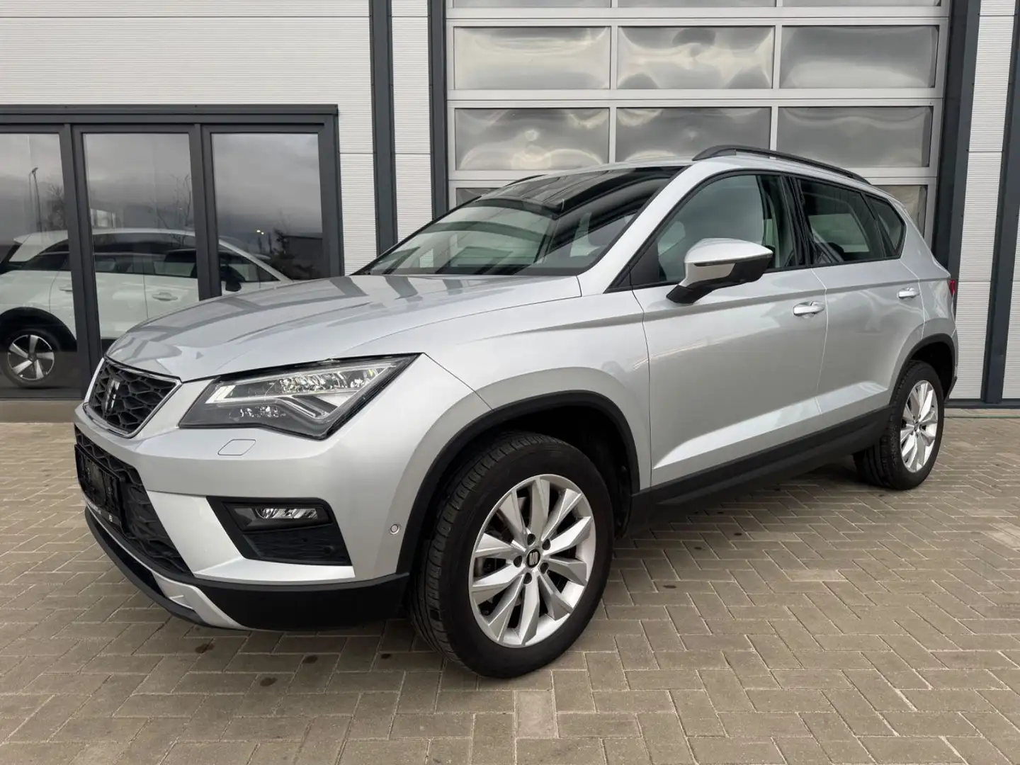 SEAT Ateca Style 1.4TSI Autom. LED NAVI PDC Silber - 2