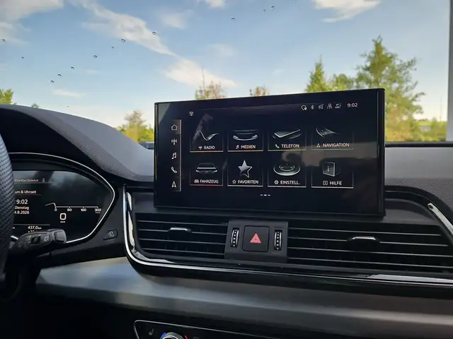 Audi Q5 view 11