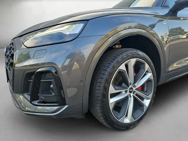 Audi Q5 view 4