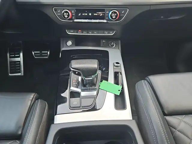 Audi Q5 view 9
