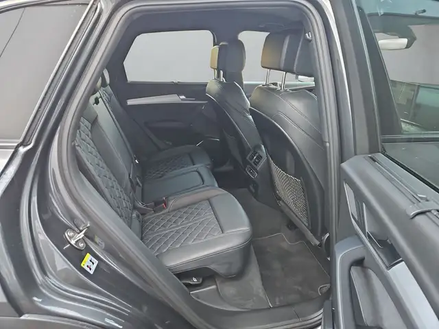 Audi Q5 view 12