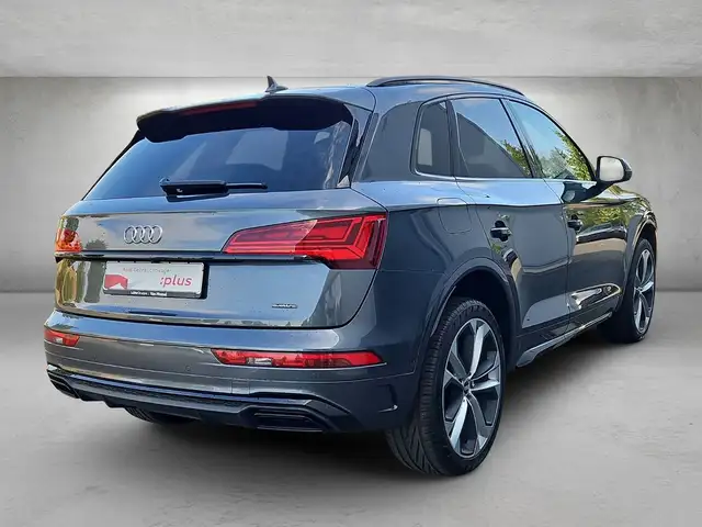 Audi Q5 view 3