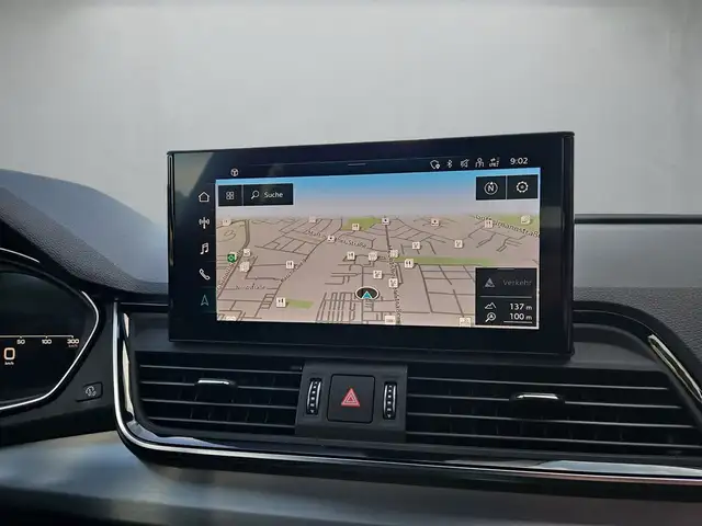 Audi Q5 view 10