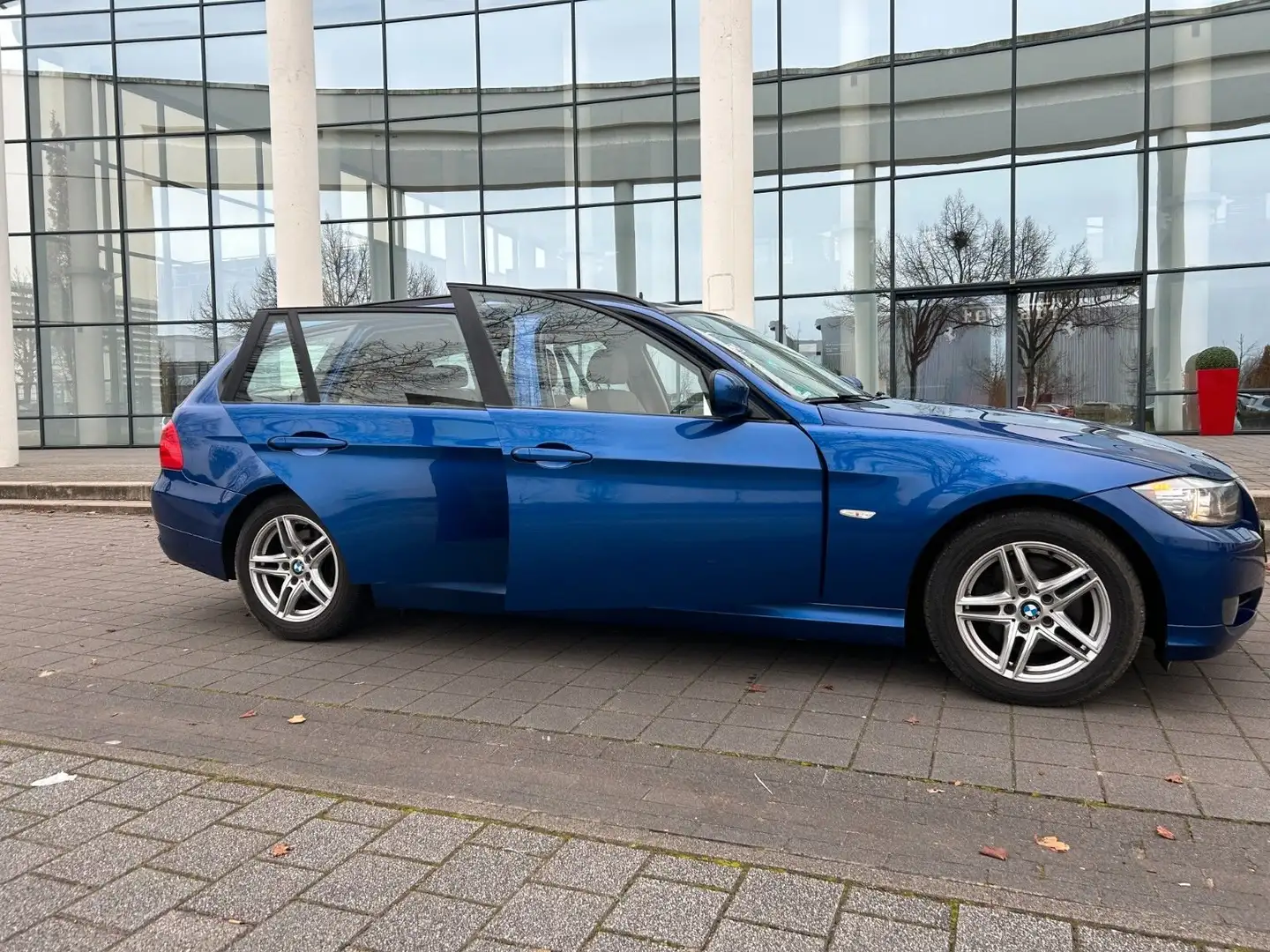 BMW 320 320d Touring Blau - 1