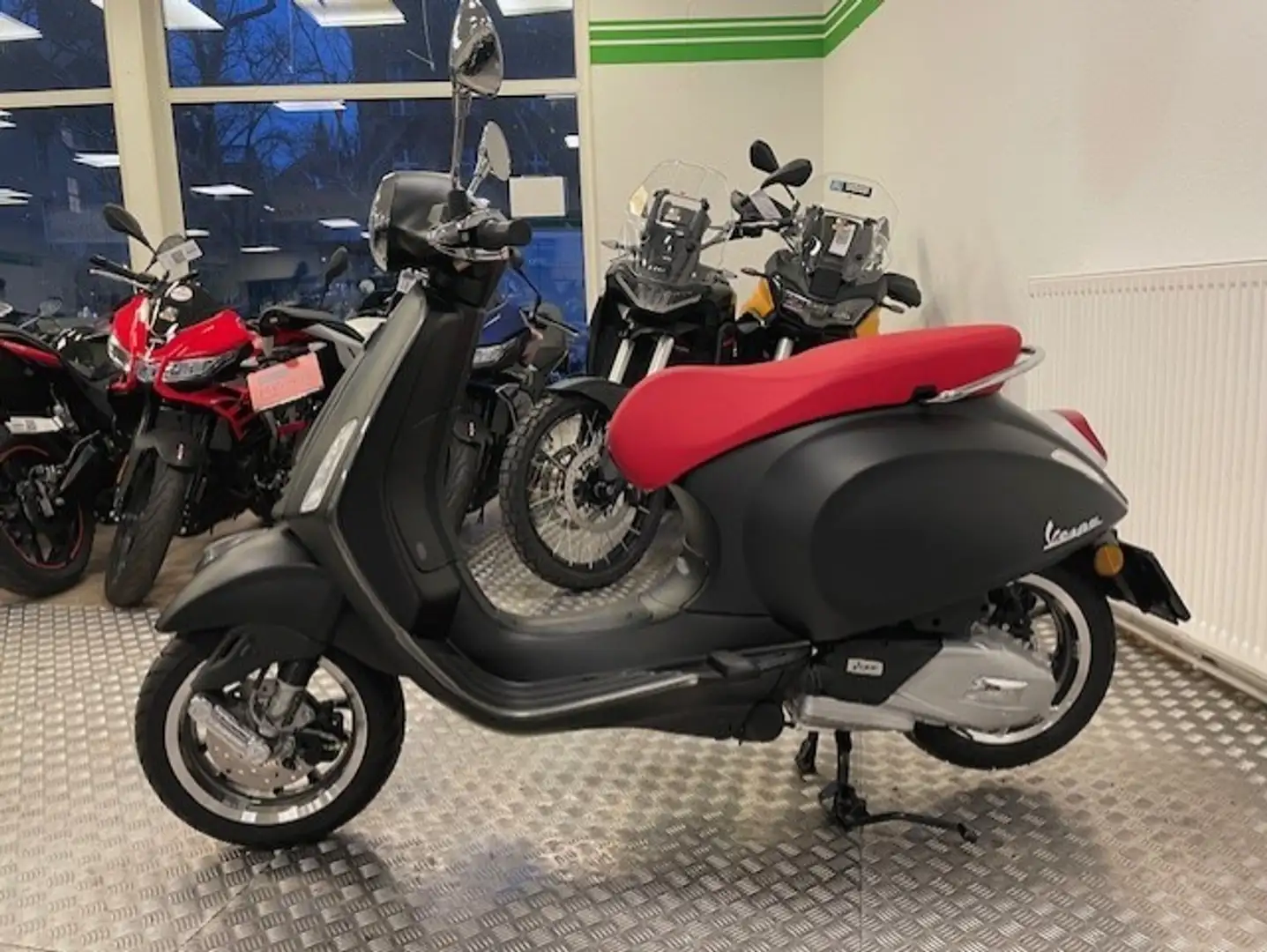 Vespa Primavera S 125 ABS MIA Cockpit Noir - 2