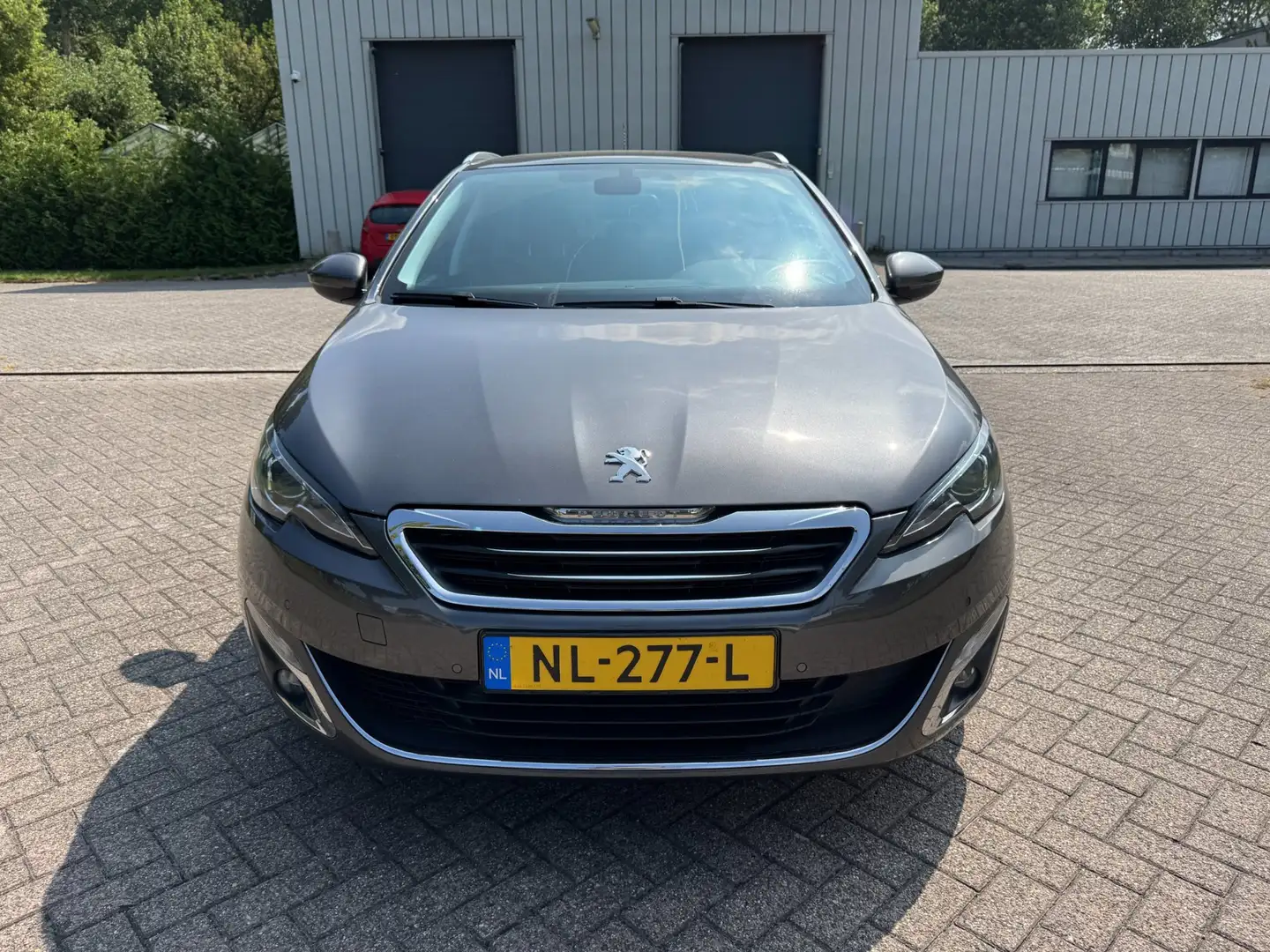 Peugeot 308 SW 1.2 PureTech Allure|NWE APK|131PK|ECC|CRUISE|NA Grijs - 2