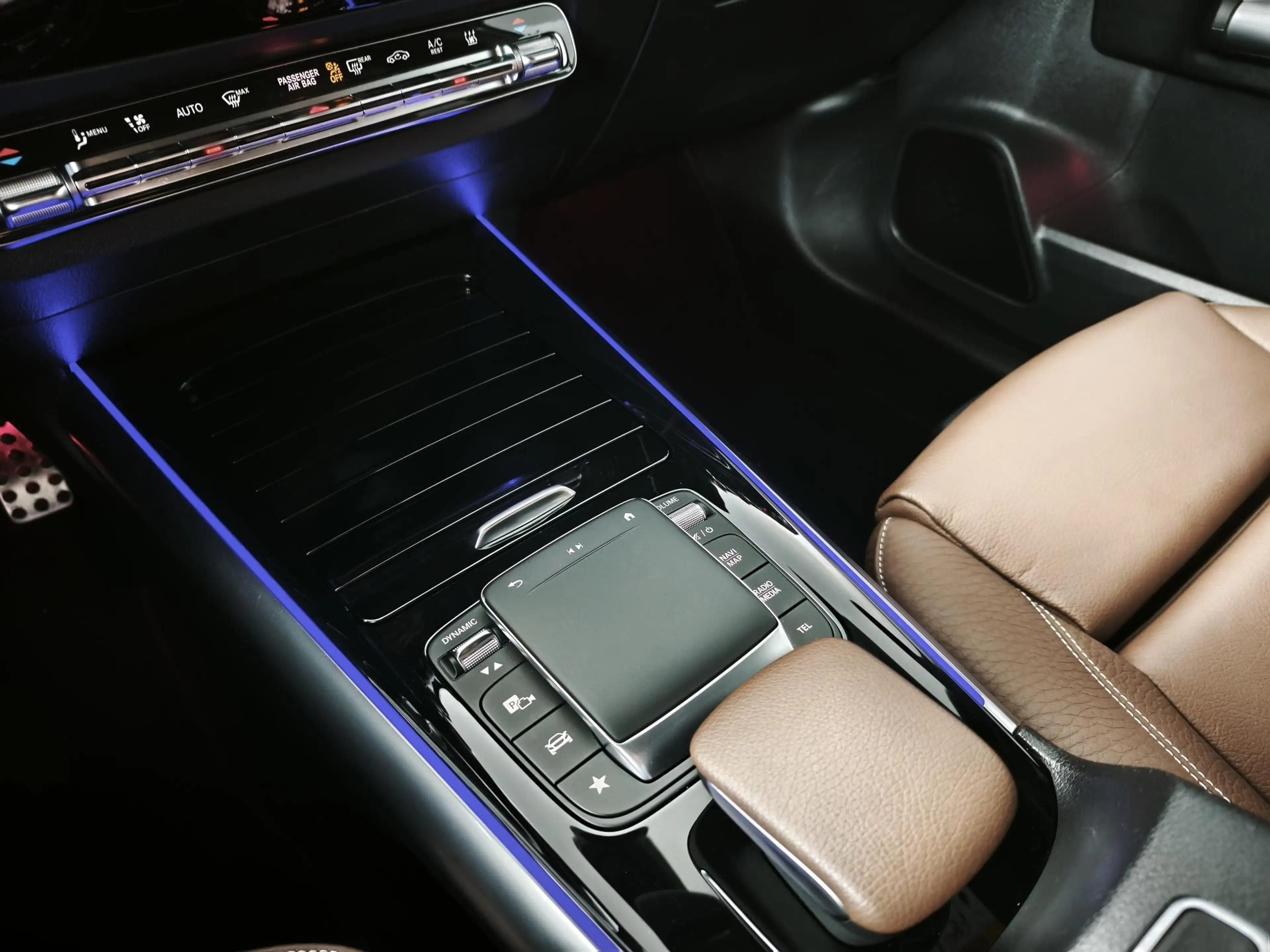 Mercedes-Benz GLA 250 e AMG Line NAVIGATIE | ACHTERUITRIJCAMERA | LEDERE — photo 29