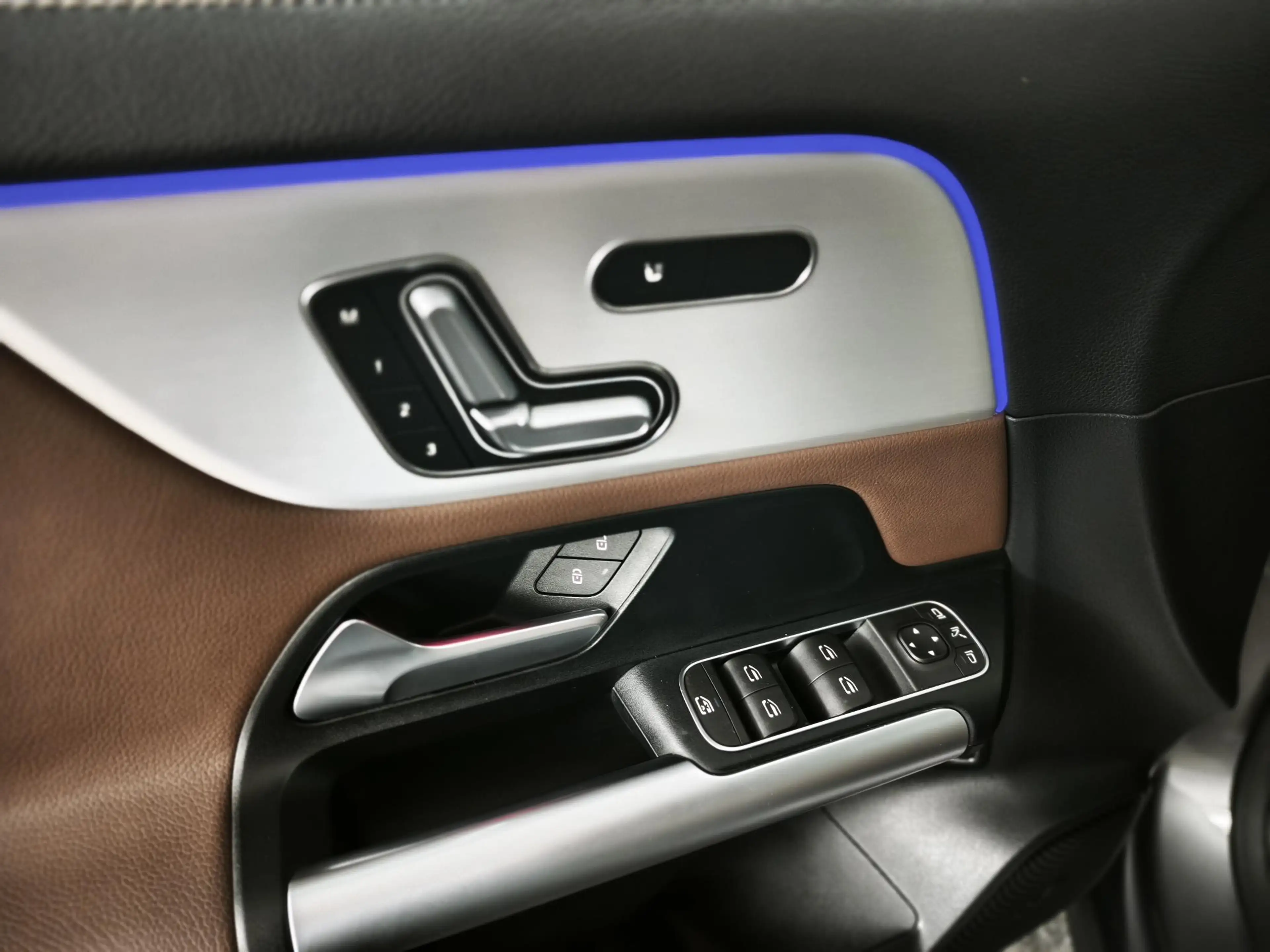 Mercedes-Benz GLA 250 e AMG Line NAVIGATIE | ACHTERUITRIJCAMERA | LEDERE — photo 18