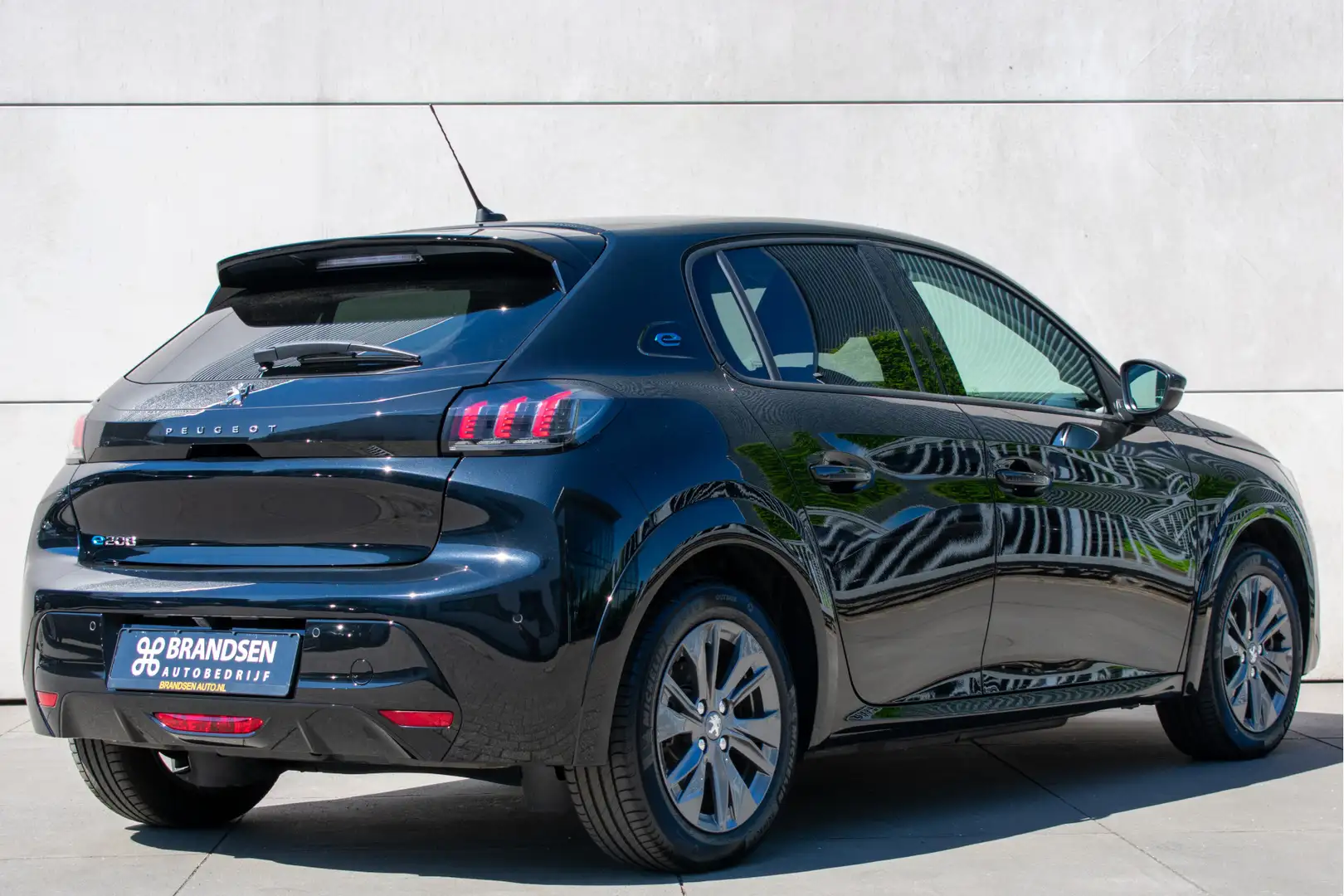 Peugeot e-208 EV Allure 50 kWh Zwart - 2