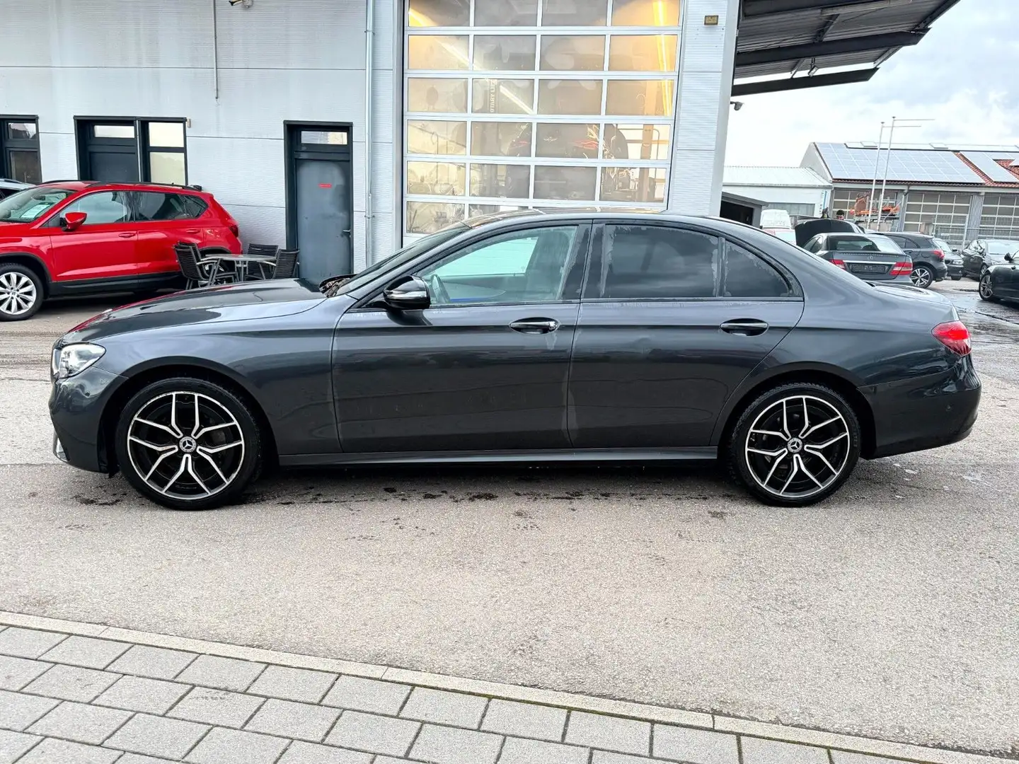 Mercedes-Benz E 220 d 9G Limo *AMG Line* Distro_LED_Wide_Ambie Grau - 2