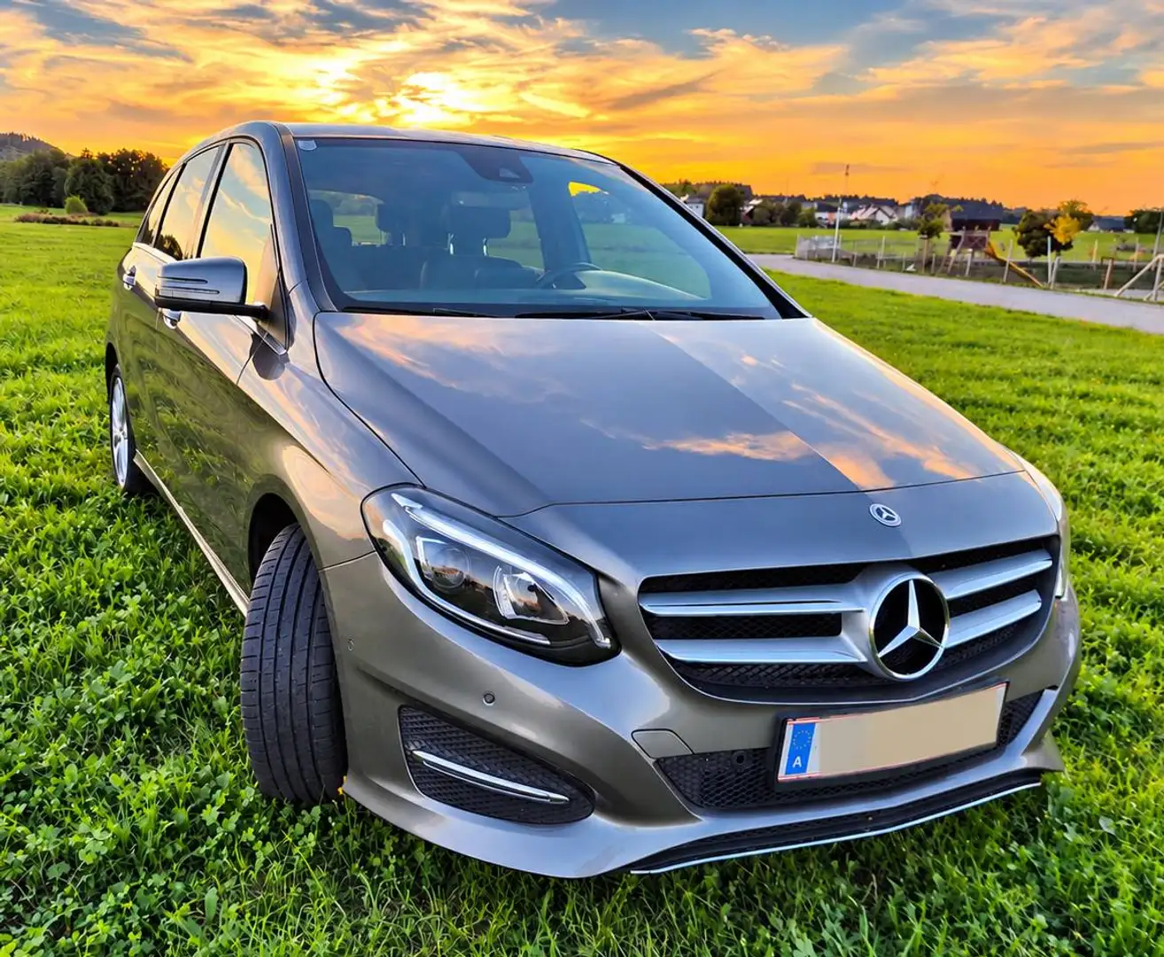 Mercedes-Benz B 200 B 200 d 4MATIC Aut. Grau - 1