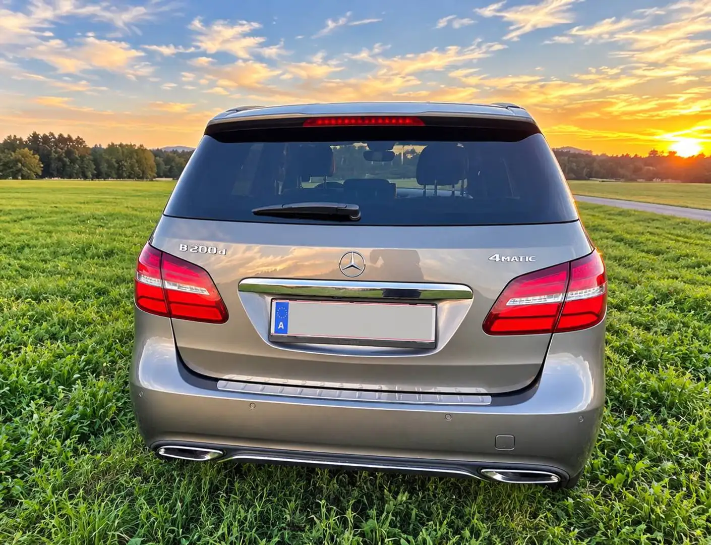Mercedes-Benz B 200 B 200 d 4MATIC Aut. Grau - 2