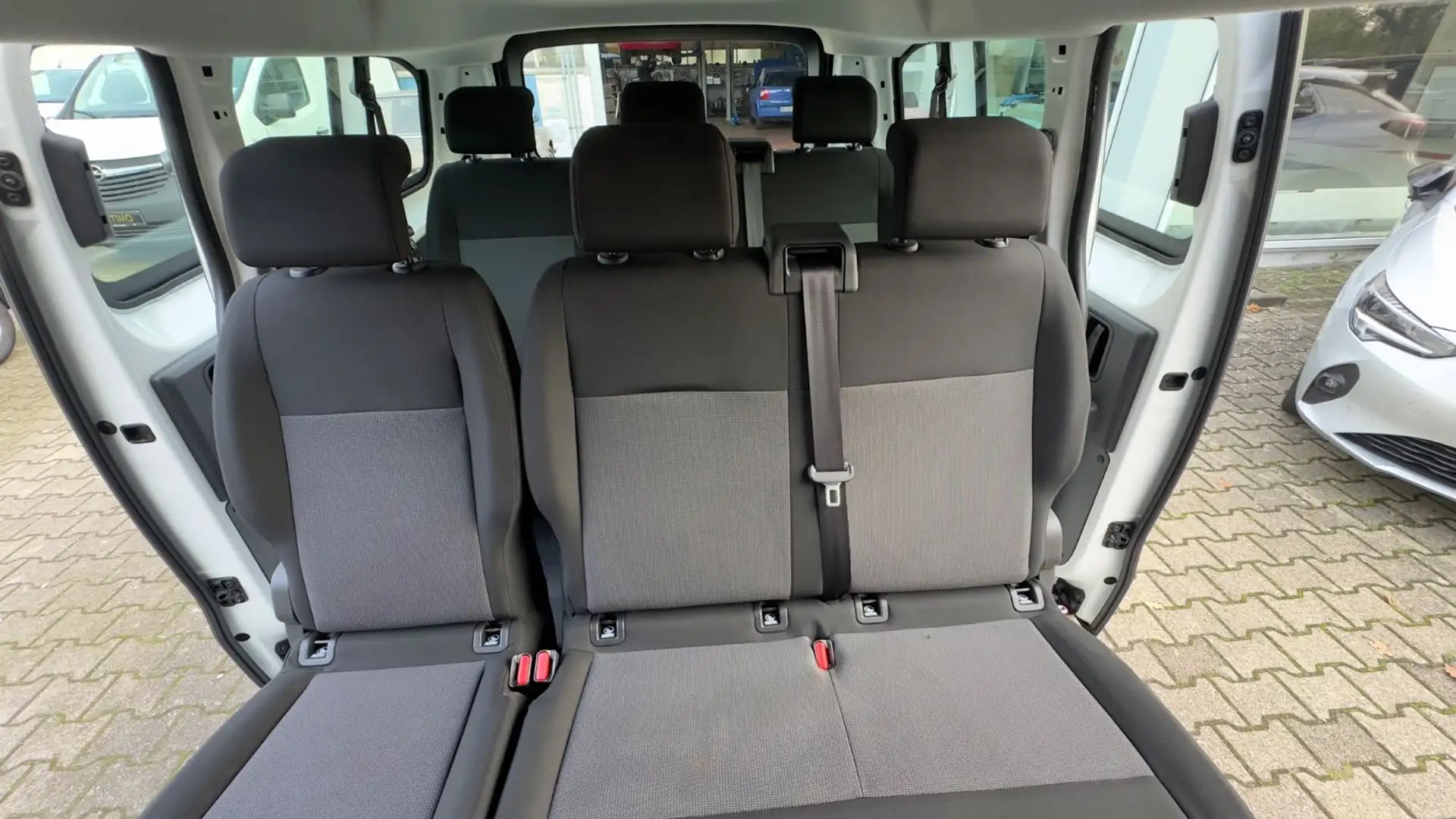 Opel Vivaro Kombi L / 9 Sitzer /Kam / 1 Hand/NR 6 Weiß - 1