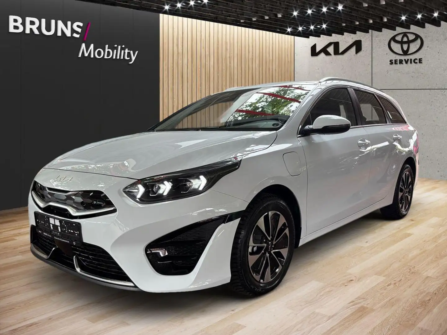Kia Ceed / cee'd Sportswagon 1.6 Plug-in Hybrid Vision Komf. Weiß - 2