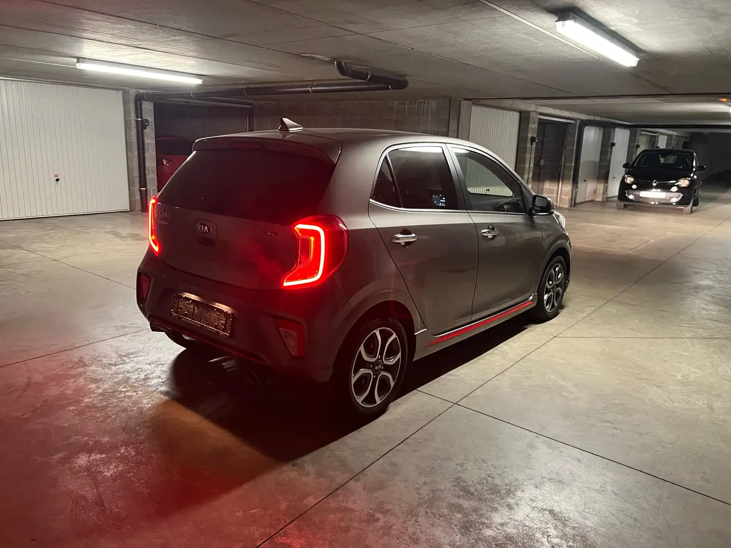 Kia Picanto 1.0i GT LINE Gris - 2
