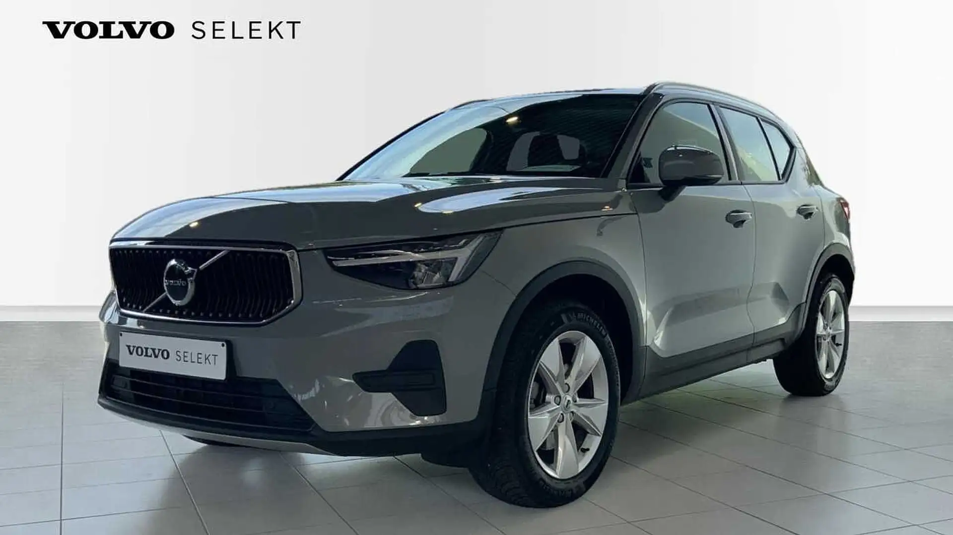 Volvo XC40 Core, B3 Mild hybrid, Benzine + Driver Awareness + Grijs - 1