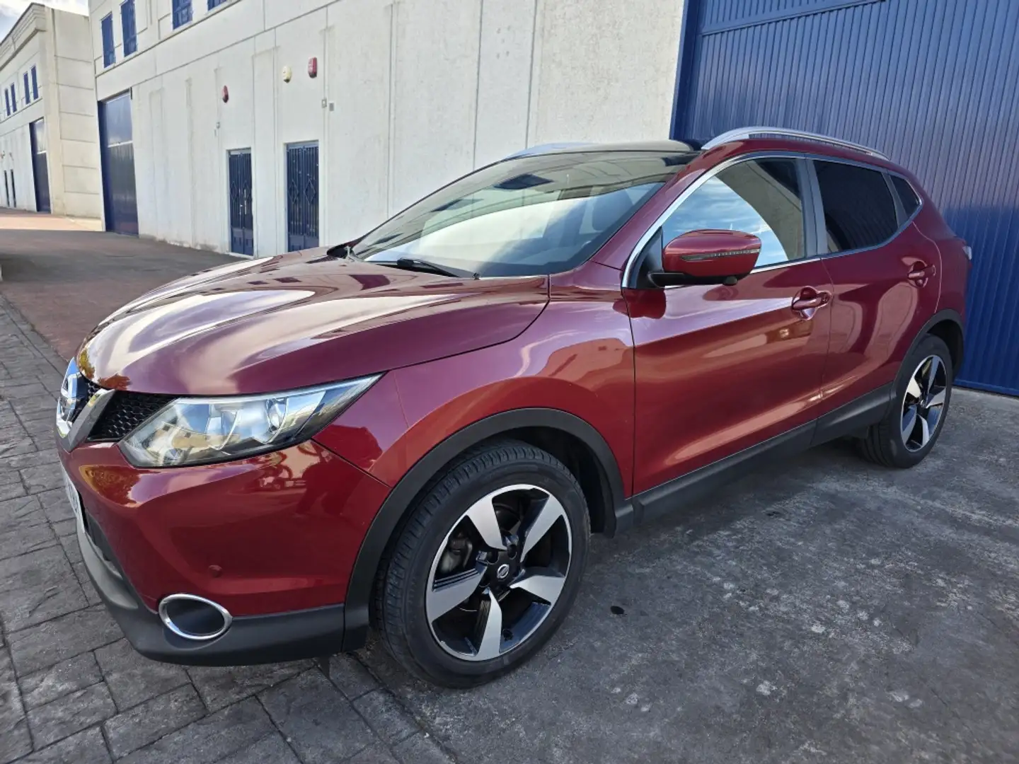 Nissan Qashqai 1.6dCi Visia 4x2 XTronic Burdeos - 2