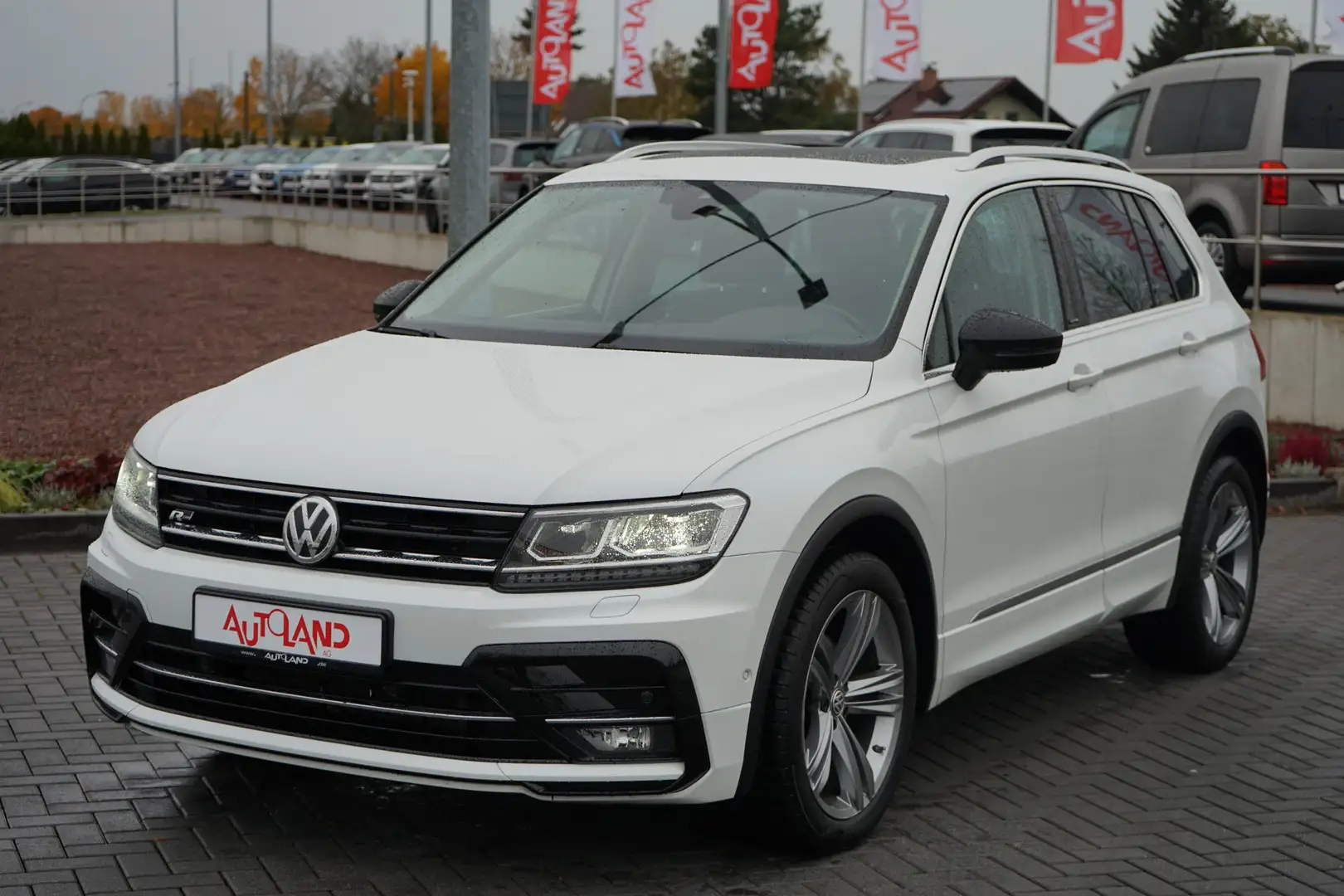 Volkswagen Tiguan 2.0 TDI DSG IQ.DRIVE R-Line SHZ PANO LED Weiß - 2