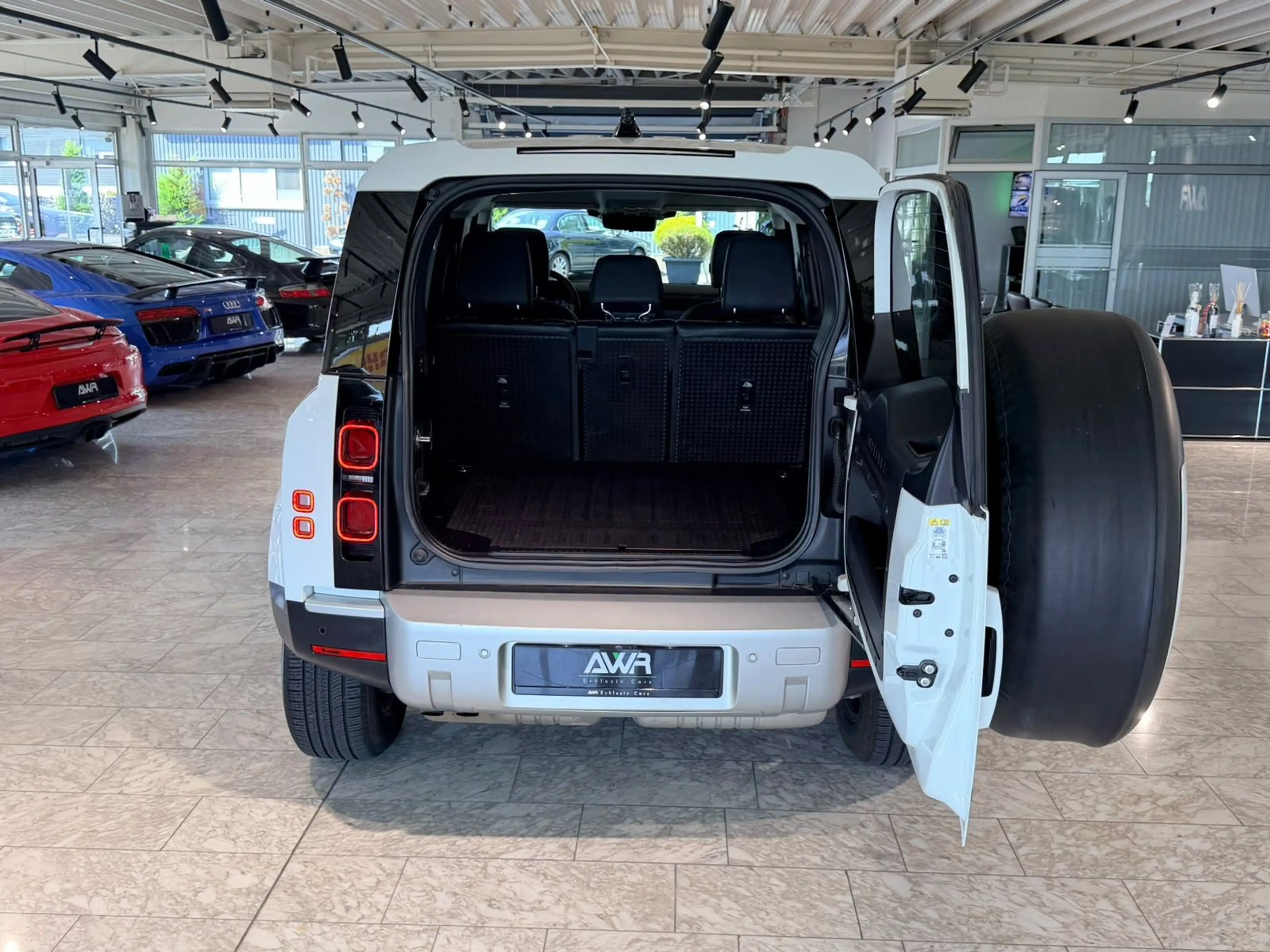 Land Rover Defender 110 SE*PANO*VIRTUAL*DESIGN-PKT-BLACK*20 — photo 9