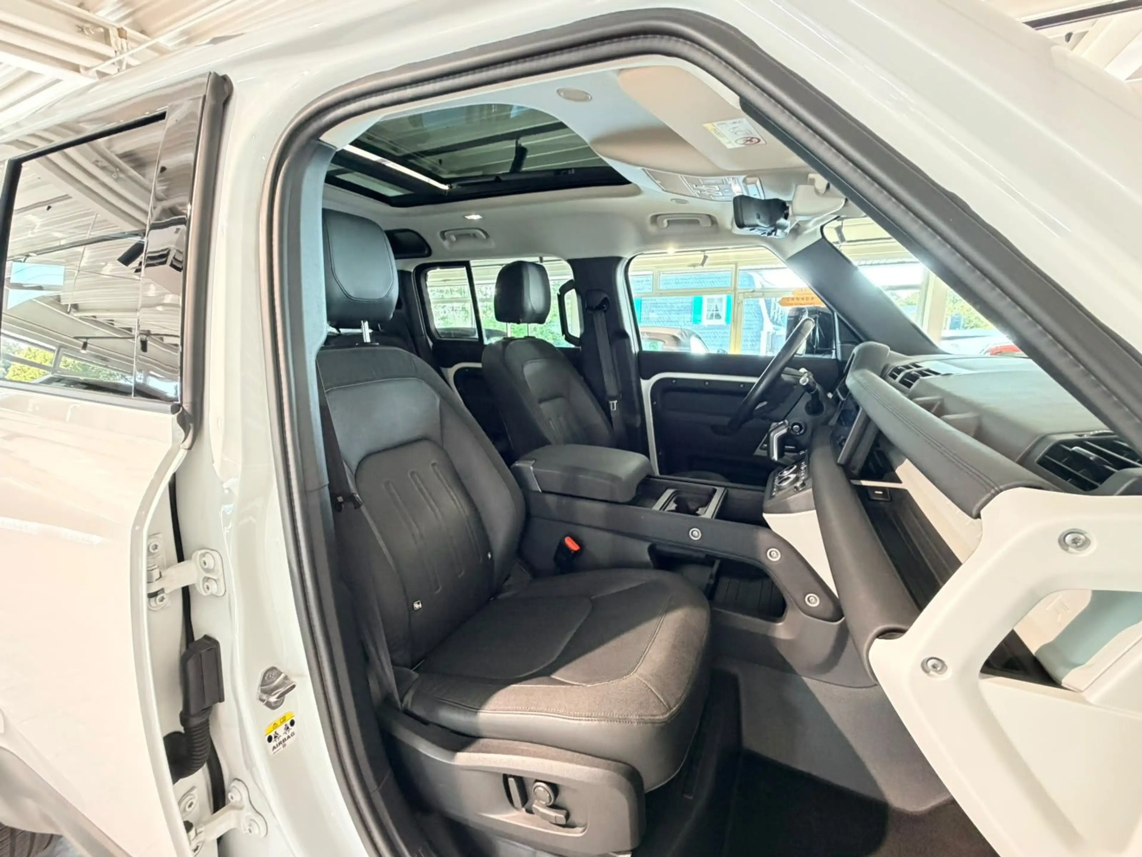 Land Rover Defender 110 SE*PANO*VIRTUAL*DESIGN-PKT-BLACK*20 — photo 13