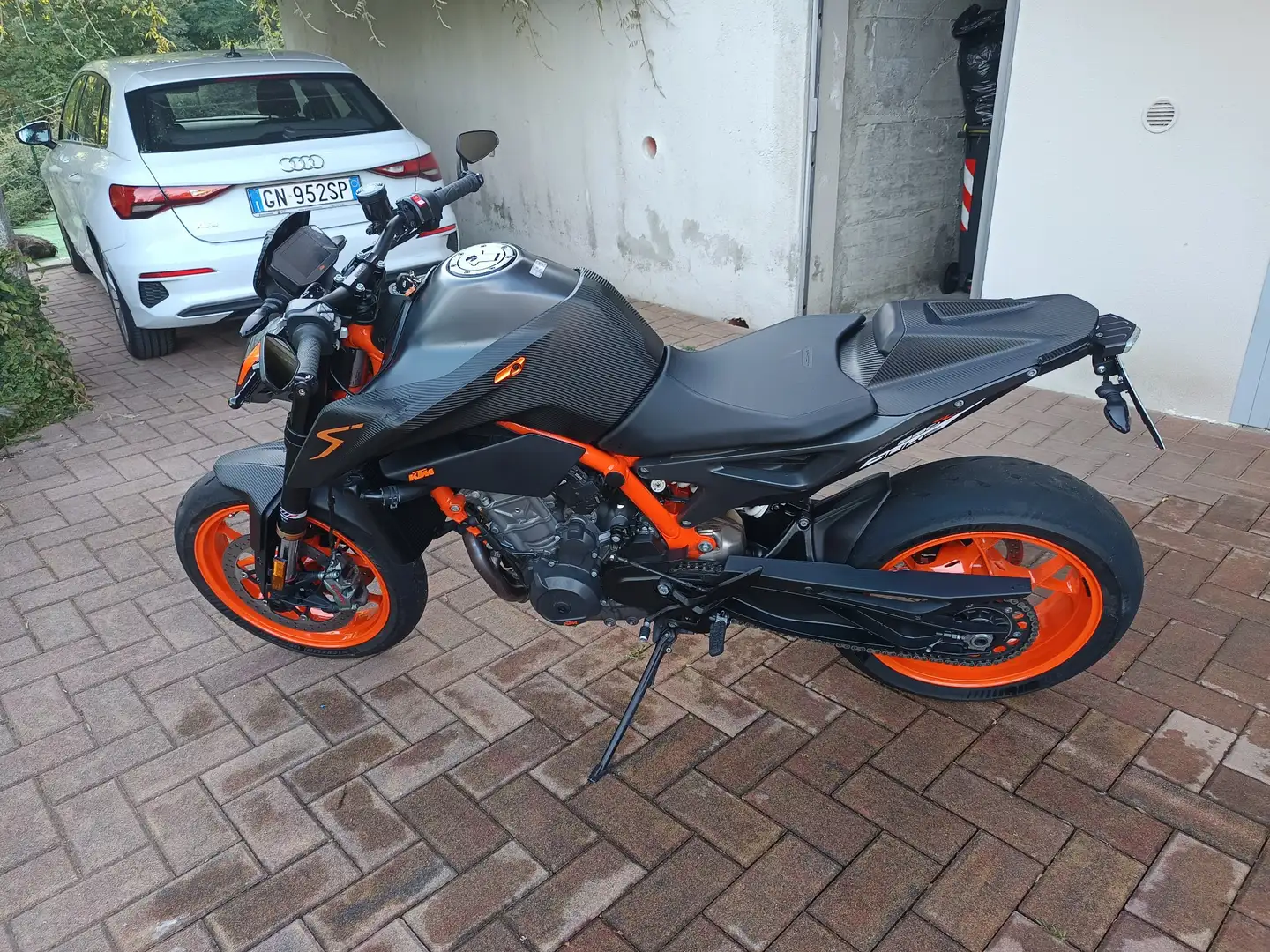 KTM 890 Duke R Nero - 2