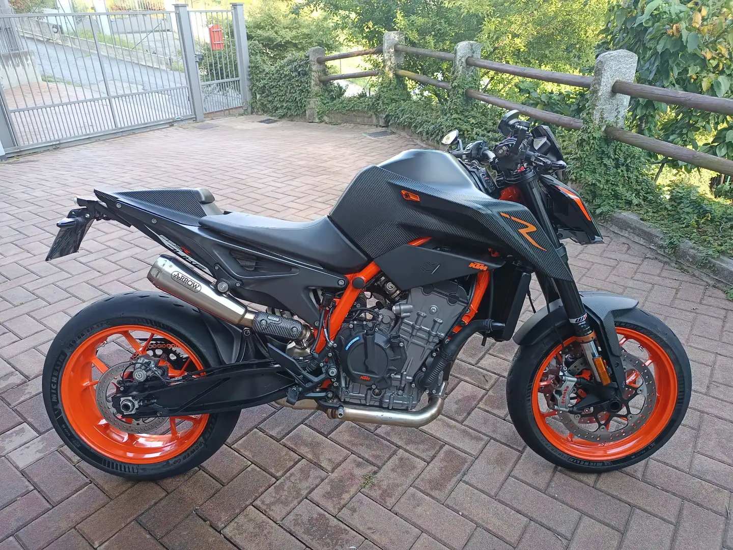 KTM 890 Duke R Nero - 1