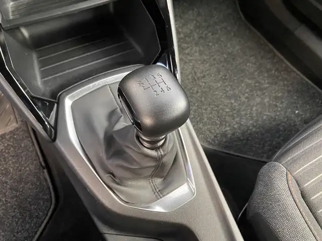 Peugeot 2008 view 12