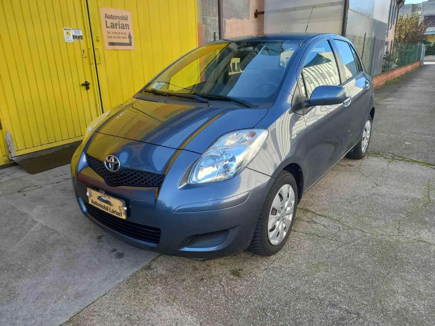 Toyota Yaris 1.3 5 porte Sol  NEOPATENTATI Grigio - 1