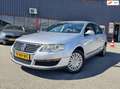 Volkswagen Passat 1.6 FSI Trendline / NAP / AIRCO / OHB / Gris - thumbnail 1