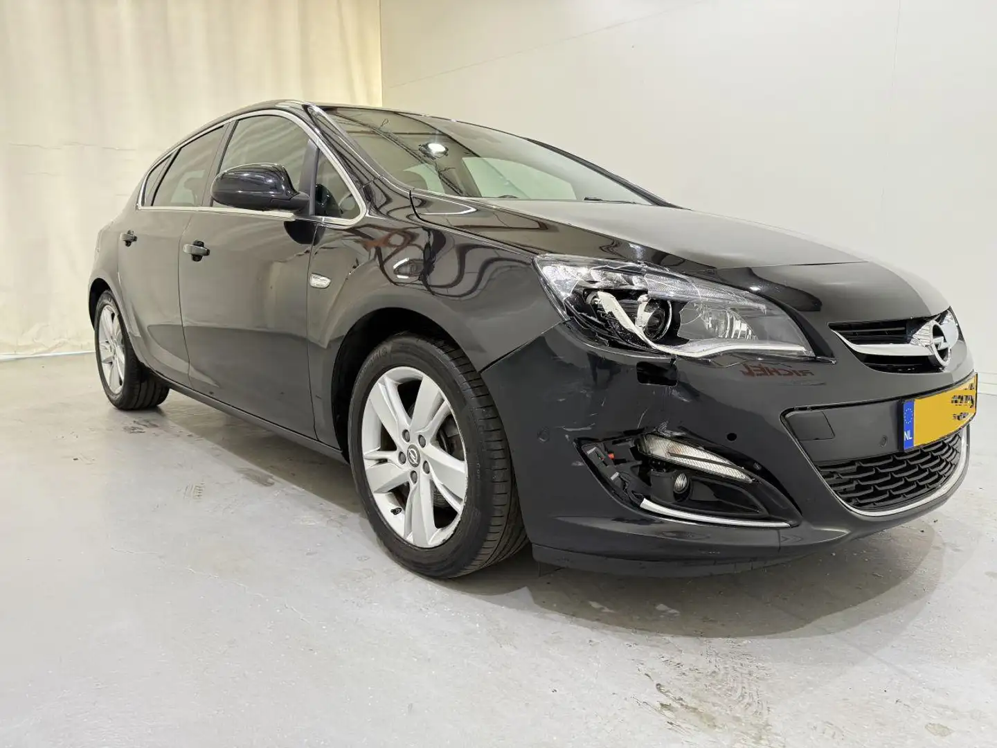 Opel Astra 5-Drs 1.6 CDTi Sport+ Navi/Clima Zwart - 1